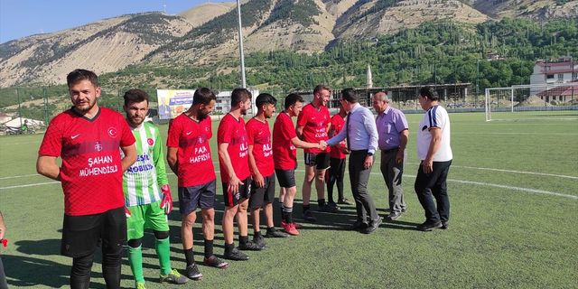 Kahramanmaraş Çağlayancerit'te mahalleler ve kurumlar arası futbol turnuvası başladı