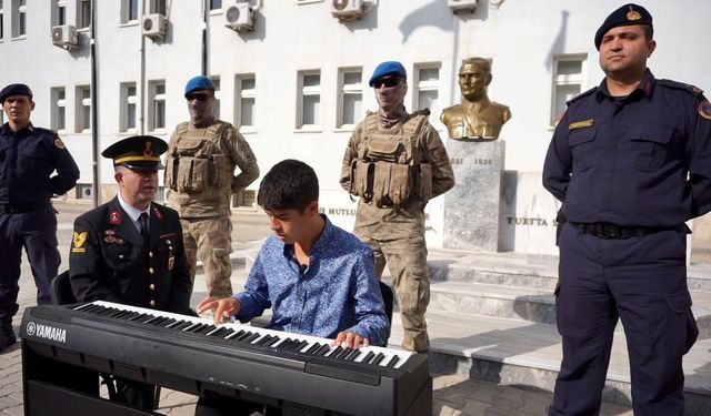 Kahramanmaraş'ta Otizmli Gençten 10 Kasım'a Özel Resital!