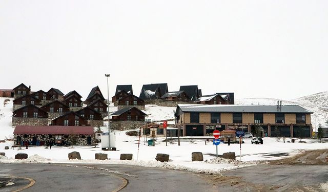 Kahramanmaraş'ta Yedikuyular Kayak Merkezi'ne İlk Kar Yağışı!
