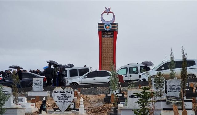 Kahramanmaraş Depreminde Hayatını Kaybedenler İçin Anıt Dikildi!