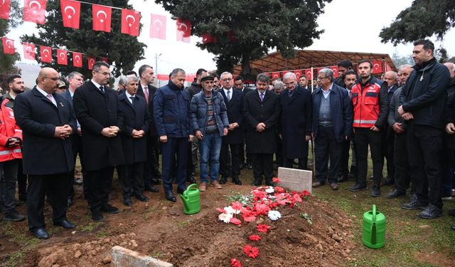 Bakan Yerlikaya Kahramanmaraş'ta Şehit Ailelerine Taziye Ziyaretinde Bulundu