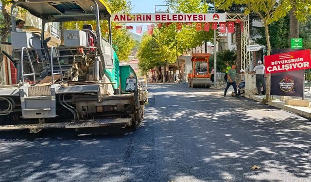 Kahramanmaraş Büyükşehir Andırın’ın En İşlek Caddesinde Asfaltı Yeniliyor!