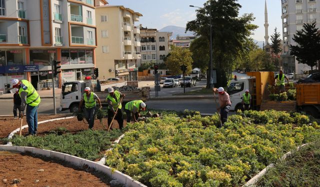 Kahramanmaraş’ta Kavşak ve Meydanlara Yeşil Dokunuşlar