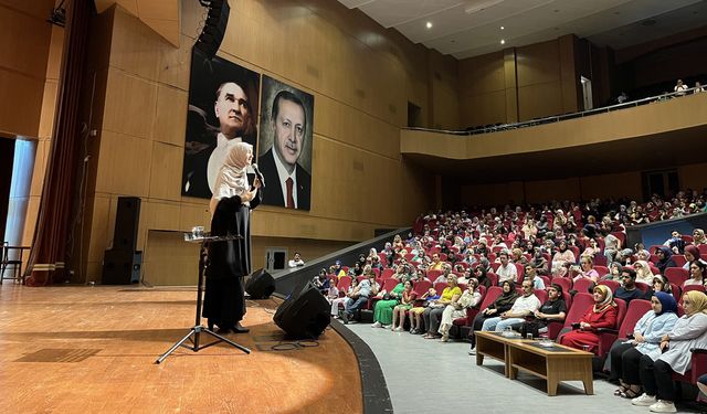 Kahramanmaraş'ta Saliha Erdim'den Aile Mahremiyeti Konferansı