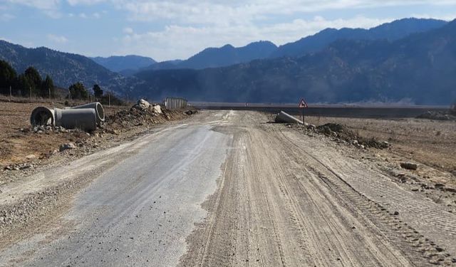 Kahramanmaraş Büyükşehir, Andırın'daki Grup ve Mahalle Yollarını Yeniliyor