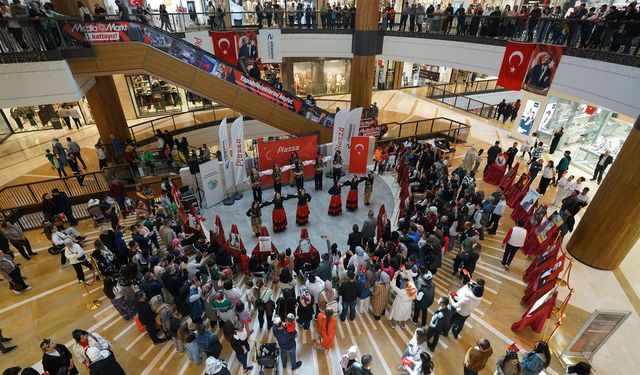 Kahramanmaraş'ta Cumhuriyet Bayramı'na Özel Halk Oyunları Gösterisi