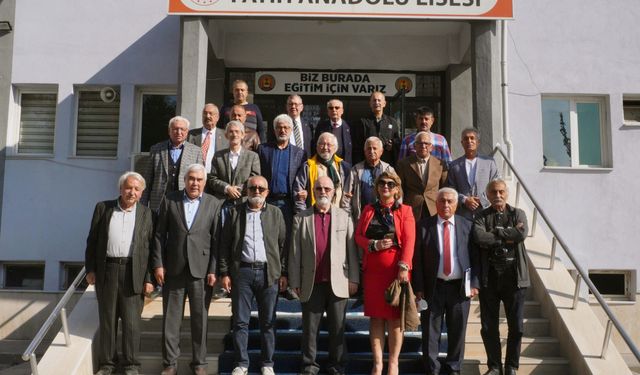 Fatih Anadolu Lisesi Müdürü Mehtap Süt'ten (Çalıkuşu) Eğitimin Ulu Çınarlarına örnek vefa