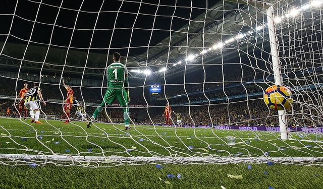 Süper Lig'de 1969-1970 sezonunda hangi takım 30 maçta 10 galibiyet 10 beraberlik 10 mağlubiyet almış 26 gol atıp 26 gol