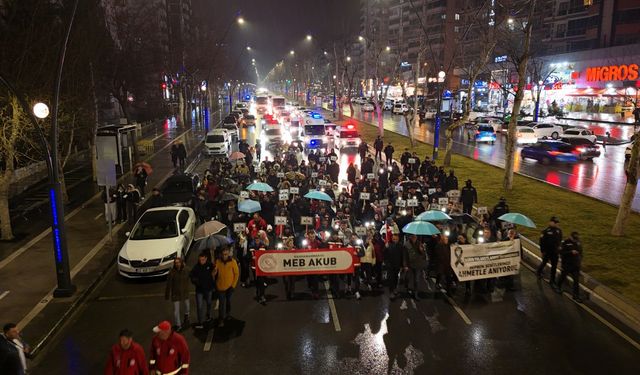 Kahramanmaraş'ta Deprem Şehitleri İçin Saygı Yürüyüşü Düzenlendi