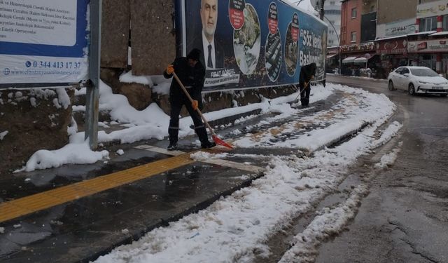 Kahramanmaraş’ta Kar Mücadelesi: Hem Araç Trafiği Hem Yaya Güvenliği Sağlanıyor