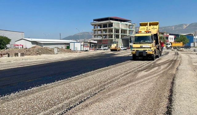 Kahramanmaraş’ta Yeni Bağlantı Yoluna Asfalt Serimi Başladı!