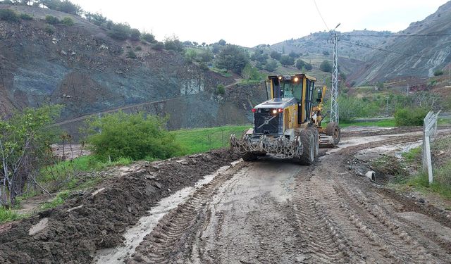 Kahramanmaraş Kırsalında Sağanak Sonrası Yol Açma Seferberliği!
