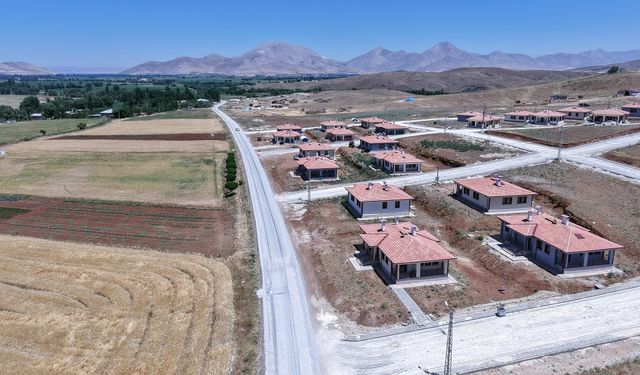 Kahramanmaraş Afşin’e Ulaşım Atağı: 4 Mahallenin Yolu Yenilendi!
