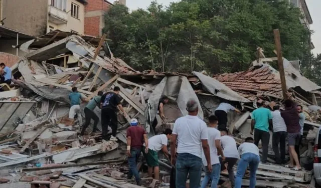 Balıkesir’de 6,1’lik Deprem: Ekipler Enkaz Başında!
