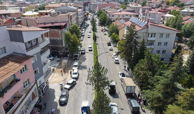 Kahramanmaraş Göksun’un Merkezinde Kaldırımlar Yenileniyor