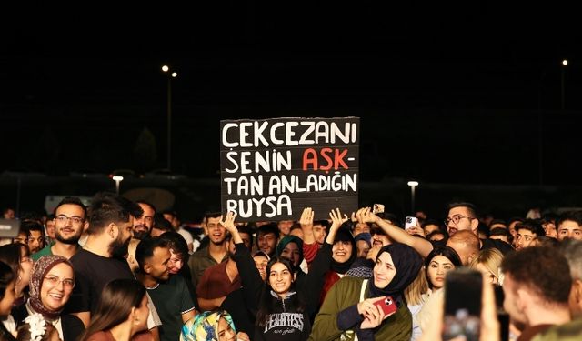 Kahramanmaraşlılar, Rıza Tamer’in Şarkılarıyla Coştu!