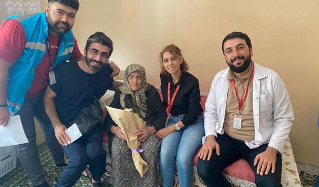 Kahramanmaraş’ta 100 Yaşındaki Nine’ye Dünya Yaşlılar Günü Sürprizi