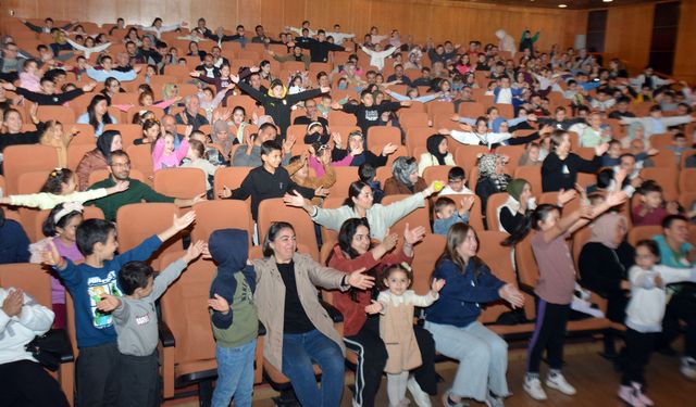 Kahramanmaraş’ta Çocuklar Tiyatroda Hem Eğlendi Hem Öğrendi