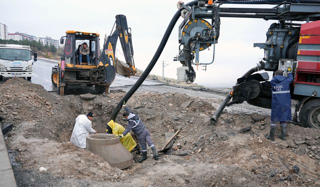 Kahramanmaraş’ta Yağmur Sonrası Çamur ve Atık Temizliği!