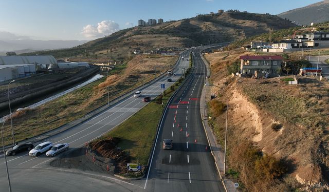 Kahramanmaraş'ta Sümbüllü Caddesi Yenilendi, Trafiğe Açıldı