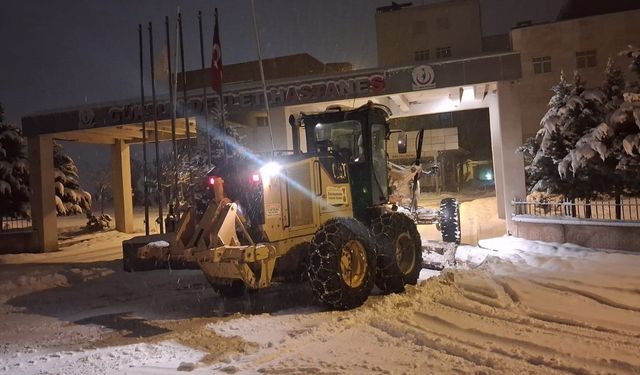 Kahramanmaraş’ta Kuzey İlçelerde Karla Mücadele Sürüyor
