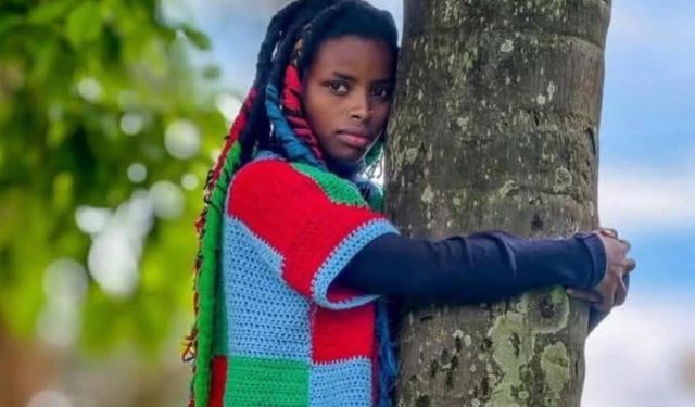 Doğaya Bağlılığın Rekoru: Kenyalı Aktivist Bir Ağaca Kaç Saat Sarılarak Rekor Kırdı?