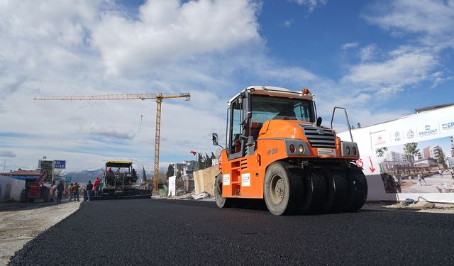 Kahramanmaraş'ta Ali Sezal Bulvarı’nda Sıcak Asfalt Çalışması