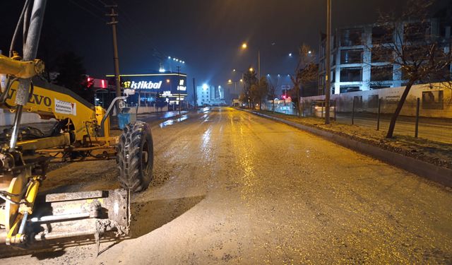Kahramanmaraş’ta Çökme ve Çatlaklara Geçici Onarım