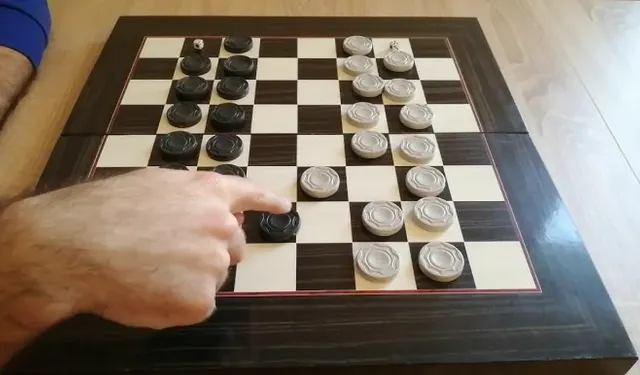 Masa Oyunlarının Anatomisi: Hangi Oyun Kaç Taşla Oynanır?