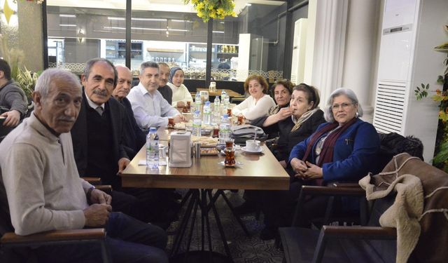 Sanatçı Sönmez Kahramanmaraş'ta Eski Dostlarıyla Buluştu