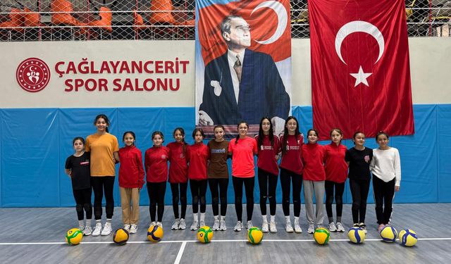 Kahramanmaraş’ta Voleybol Başarısı: Ortaokul Takımı Türkiye Yarı Finallerinde