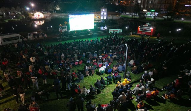 Kahramanmaraş’ta Milli Heyecan Dev Ekrana Taşındı: Vatandaşlar Tek Yürek Oldu