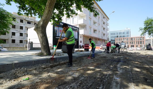 Kahramanmaraş’ta Cahit Zarifoğlu Caddesi Baştan Sona Yenileniyor