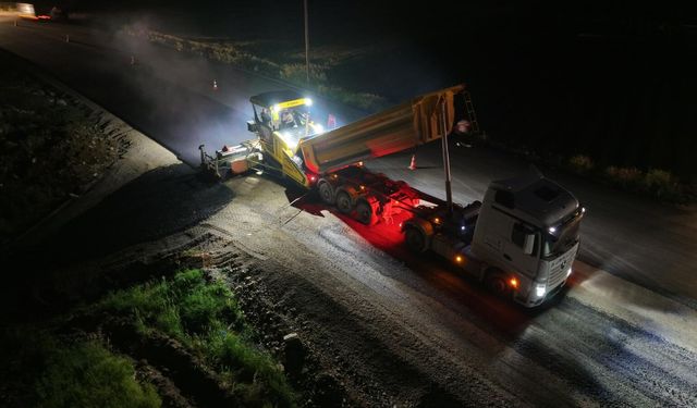 Kahramanmaraş’ta Asfalt Mesaisi Gece de Devam Ediyor