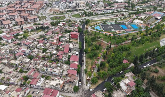 Kahramanmaraş'ta Depremde Zarar Gören Yollar Sıcak Asfaltla Yenileniyor