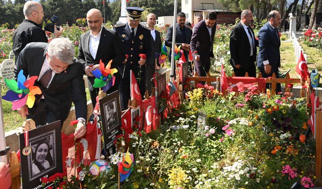Kahramanmaraş’ta Bayram Öncesi Şehitlikte Dualar Yükseldi