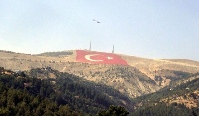 Kahramanmaraş’ın Dev Türk Bayrağı Yeniden Eski İhtişamına Kavuşuyor!