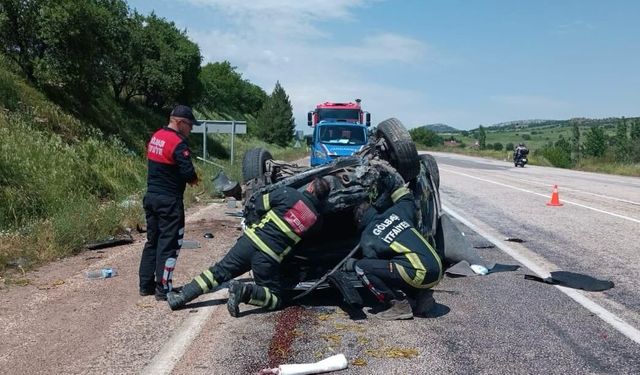 Adıyaman’da Takla Atan Otomobilde Anne ve Çocuk Yaralandı