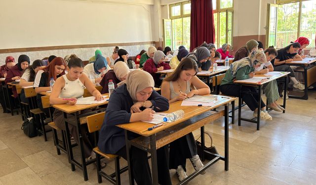 Kahramanmaraş'ta 5 Bin Genç KPSS Provasında Ter Döktü