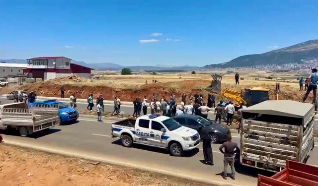 Kahramanmaraş'ta Kaçak Yapı Gerginliği: Yol Trafiğe Kapatıldı