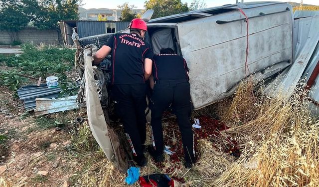 Kahramanmaraş'ta Otomobil Yan Yattı, Yaralılar Araçta Mahsur Kaldı!