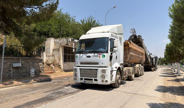 Türkoğlu'nda Dev Asfalt Hamlesi! Dereboyu Sokak Baştan Sona Yenileniyora