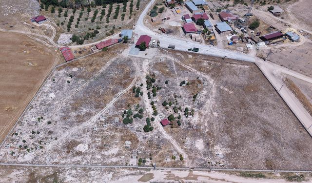 Kahramanmaraş Elbistan'da Mezarlık Yolları Baştan Sona Yenileniyor