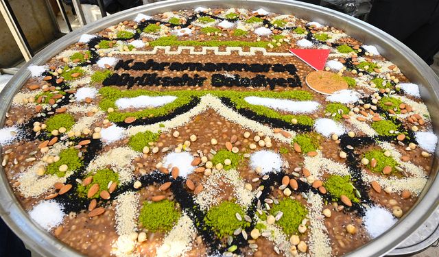 Kahramanmaraş'ta 5 Bin Kişilik Aşure İkramı! Ulu Camii'nde Muharrem Bereketi Yaşandı