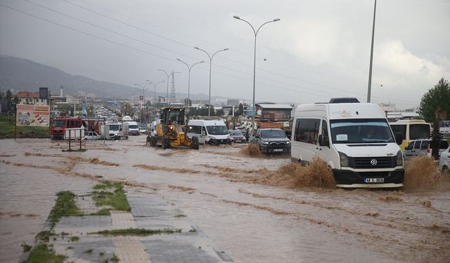 Kahramanmaraş'ta Beklenen Sağanak Yağmur Etkisini Gösterdi!