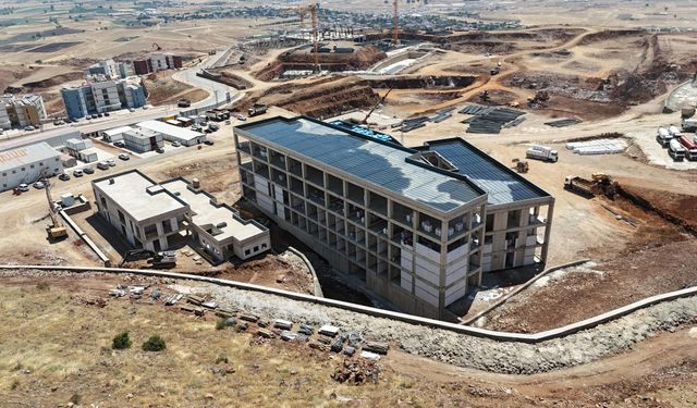 Kahramanmaraş Önsen’deki Bin Yataklı Devlet Hastanesi Hızla Yükseliyor