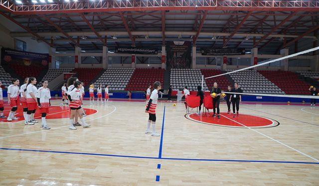 Kahramanmaraş’ta Voleybola Büyük İlgi: 347 Genç Forma İçin Yarıştı