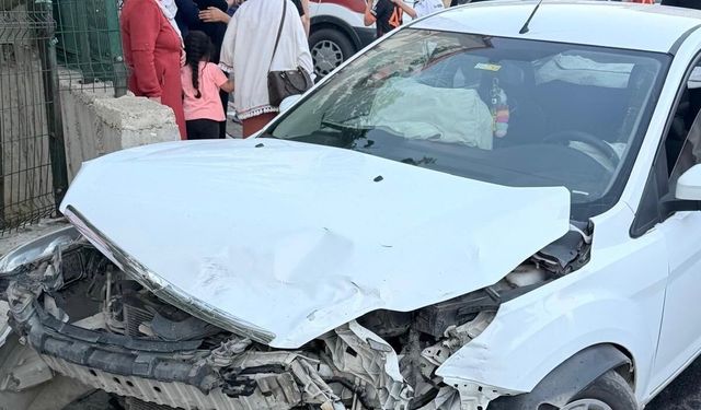 Kahramanmaraş’ta İki Otomobil Çarpıştı: 1 Kişi Hastaneye Kaldırıldı