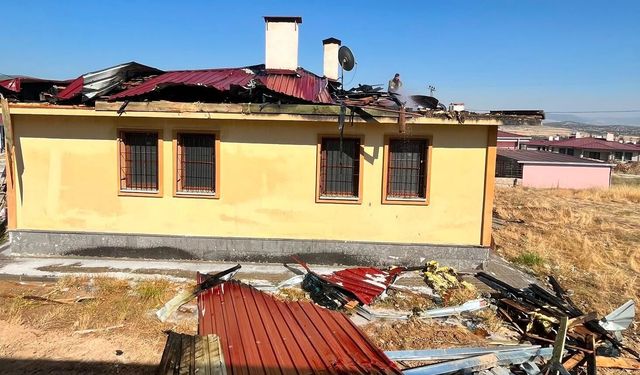 Kahramanmaraş’ta Evin Çatısında Yangın Çıktı