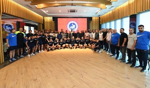 Kahramanmaraş İstiklalspor'da Yeni Sezon Öncesi Moral Buluşması